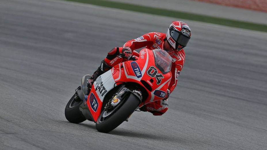 Andrea Dovizioso ficou no meio da tábua de tempos: 13º | <a href="https://beta-develop.quatrorodas.abril.com.br/moto/noticias/motogp-pedrosa-lidera-primeiro-dia-testes-732984.shtml" rel="migration">Leia mais</a>