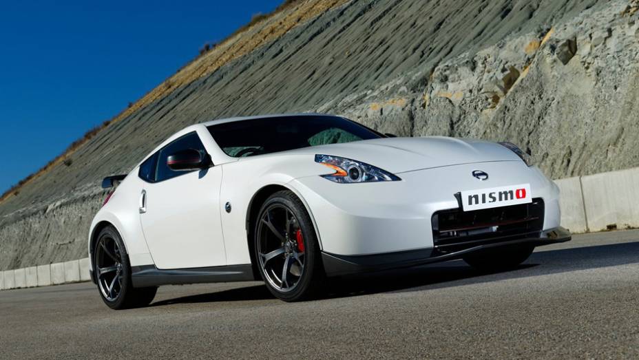 A Nissan apresentou uma nova versão do 370Z Nismo | <a href="https://beta-develop.quatrorodas.abril.com.br/noticias/fabricantes/nissan-370z-nismo-fica-mais-rapido-731599.shtml" rel="migration">Leia mais</a>