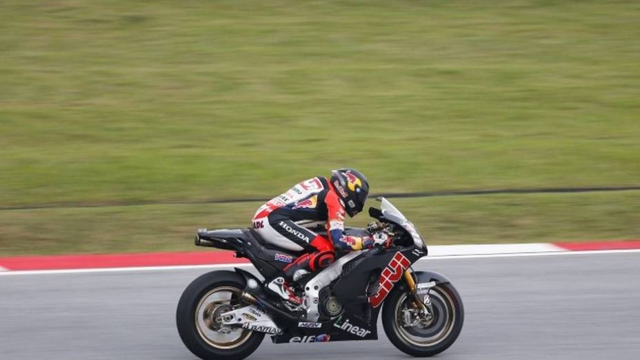Stefan Bradl veio na sequ&ecirc;ncia, sendo o sexto | <a href="https://beta-develop.quatrorodas.abril.com.br/moto/noticias/motogp-pedrosa-repete-dominio-sepang-733092.shtml" rel="migration">Leia mais</a>