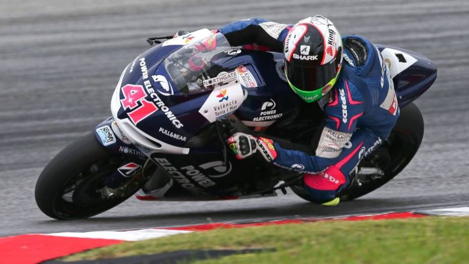 Aleix Espargaró não passou do 16º posto | <a href="https://beta-develop.quatrorodas.abril.com.br/moto/noticias/motogp-pedrosa-repete-dominio-sepang-733092.shtml" rel="migration">Leia mais</a>