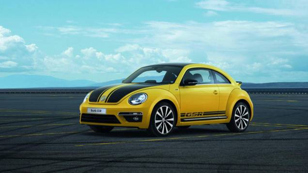 As faixas pretas no capô remetem aos esportivos dos anos 70 | <a href="https://beta-develop.quatrorodas.abril.com.br/noticias/fabricantes/beetle-ganha-serie-gsr-limited-edition-733136.shtml" rel="migration">Leia mais</a> As faixas pretas no capô remetem aos esportivos dos anos 70 | <a href="https://beta-develop.quatrorodas.abril.com.br/noticias/fabricantes/beetle-ganha-serie-gsr-limited-edition-733136.shtml" rel="migration">Leia mais</a>