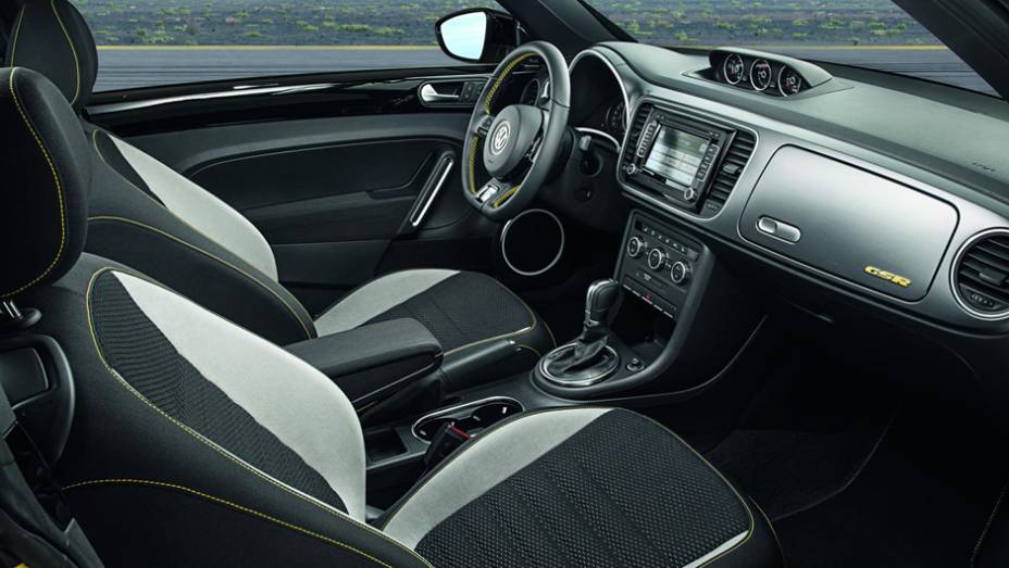 Há opção de câmbio manual ou automático DSG, ambas com seis marchas | <a href="https://beta-develop.quatrorodas.abril.com.br/noticias/fabricantes/beetle-ganha-serie-gsr-limited-edition-733136.shtml" rel="migration">Leia mais</a> Há opção de câmbio manual ou automático DSG, ambas com seis marchas | <a href="https://beta-develop.quatrorodas.abril.com.br/noticias/fabricantes/beetle-ganha-serie-gsr-limited-edition-733136.shtml" rel="migration">Leia mais</a>