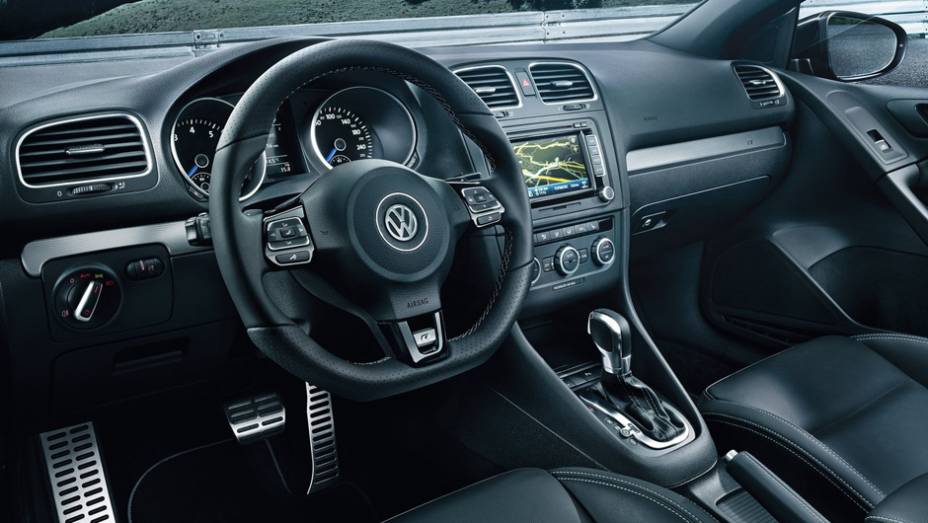 O preço inicial do Golf R Cabriolet já foi definido no Reino Unido, um dos primeiros mercados a receber o veículo: 38.770 libras esterlinas | <a href="%20https://beta-develop.quatrorodas.abril.com.br/saloes/genebra/2013/vw-golf-r-cabriolet-734722.shtml" rel="migration">Leia mais</a> O preço inicial do Golf R Cabriolet já foi definido no Reino Unido, um dos primeiros mercados a receber o veículo: 38.770 libras esterlinas | <a href="%20https://beta-develop.quatrorodas.abril.com.br/saloes/genebra/2013/vw-golf-r-cabriolet-734722.shtml" rel="migration">Leia mais</a>