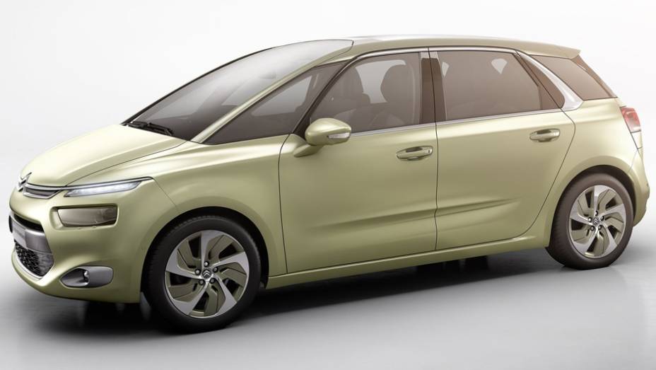 Olhando de lado a semelhan&ccedil;a &eacute; com os carros da linha DS, como o crossover DS5 | <a href="https://beta-develop.quatrorodas.abril.com.br/saloes/genebra/2013/citroen-technospace-734593.shtml" rel="migration">Leia mais</a>