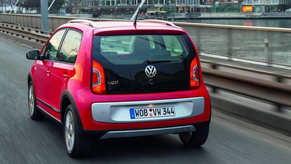 O modelo est&aacute; sendo apresentado ao p&uacute;blico durante o Sal&atilde;o de Genebra | <a href="https://beta-develop.quatrorodas.abril.com.br/saloes/genebra/2013/vw-cross-up-734147.shtml" rel="migration">Leia mais</a>