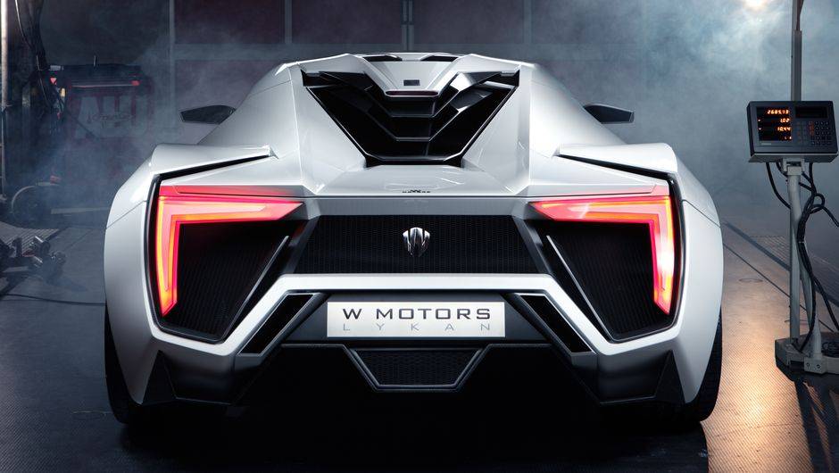 Segundo números de fábrica, ele acelera de 0 a 100 km/h em 2,8 segundos e chega aos 390 km/h | <a href="https://beta-develop.quatrorodas.abril.com.br/noticias/fabricantes/superesportivo-feito-catar-chega-2013-731809.shtml" rel="migration">Leia mais</a> Segundo números de fábrica, ele acelera de 0 a 100 km/h em 2,8 segundos e chega aos 390 km/h | <a href="https://beta-develop.quatrorodas.abril.com.br/noticias/fabricantes/superesportivo-feito-catar-chega-2013-731809.shtml" rel="migration">Leia mais</a>