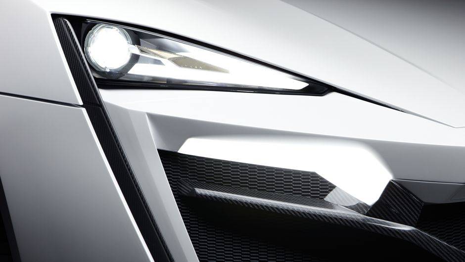O LykanHypersport &eacute; resultado de seis anos de trabalho envolvendo profissionais com passagens por grandes est&uacute;dios e empresas especializadas na constru&ccedil;&atilde;o de esportivos | <a href="%20https://beta-develop.quatrorodas.abril.com.br/noticias/fabricantes/superesportivo-feito-" rel="migration"></a>