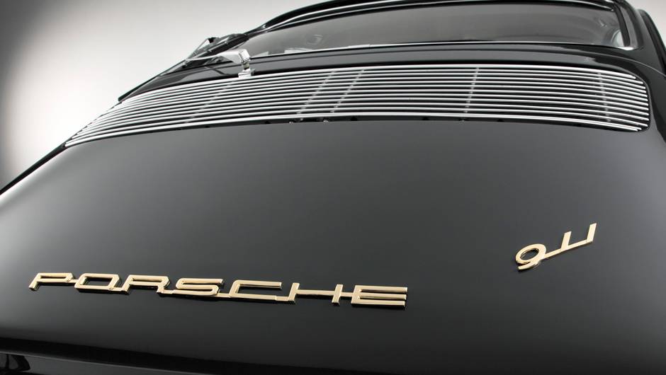 O primeiro 911 foi apresentado como protótipo no Salão de Frankfurt de 1963, com o nome 901 | <a href="https://beta-develop.quatrorodas.abril.com.br/noticias/fabricantes/porsche-celebra-50-anos-911-733368.shtml" rel="migration">Leia mais</a> O primeiro 911 foi apresentado como protótipo no Salão de Frankfurt de 1963, com o nome 901 | <a href="https://beta-develop.quatrorodas.abril.com.br/noticias/fabricantes/porsche-celebra-50-anos-911-733368.shtml" rel="migration">Leia mais</a>