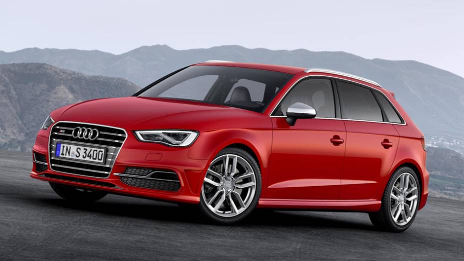 Poucos meses após mostrar o novo S3 duas portas, a Audi apresenta o repaginado S3 Sportback | <a href="%20https://beta-develop.quatrorodas.abril.com.br/saloes/genebra/2013/audi-s3-sportback-734757.shtml" rel="migration">Leia mais</a>