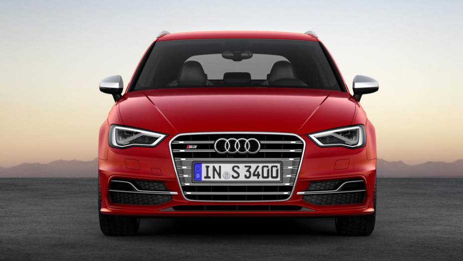 Os faróis com LEDs ganharam a companhia de um novo para-choque com desenho mais agressivo | <a href="%20https://beta-develop.quatrorodas.abril.com.br/saloes/genebra/2013/audi-s3-sportback-734757.shtml" rel="migration">Leia mais</a>