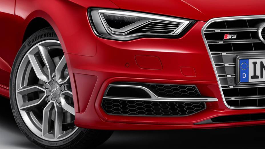 Para-choques exclusivos fazem parte do pacote de modificações da versão S | <a href="https://beta-develop.quatrorodas.abril.com.br/saloes/genebra/2013/audi-s3-sportback-734757.shtml" rel="migration">Leia mais</a>