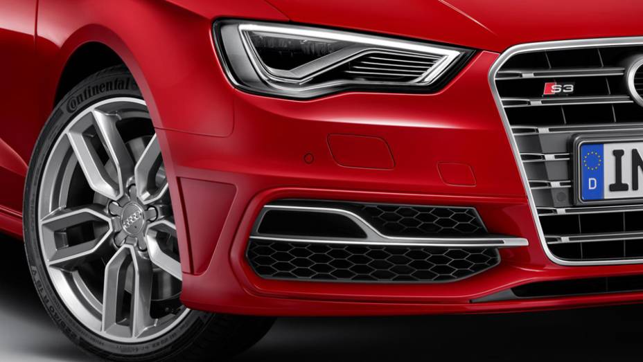 Para-choques exclusivos fazem parte do pacote de modifica&ccedil;&otilde;es da vers&atilde;o S | <a href="https://beta-develop.quatrorodas.abril.com.br/saloes/genebra/2013/audi-s3-sportback-734757.shtml" rel="migration">Leia mais</a>