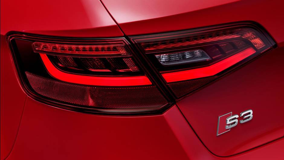 N&atilde;o &eacute; s&oacute; na frente que o S3 Sportback tem LEDs... | <a href="https://beta-develop.quatrorodas.abril.com.br/saloes/genebra/2013/audi-s3-sportback-734757.shtml" rel="migration">Leia mais</a>
