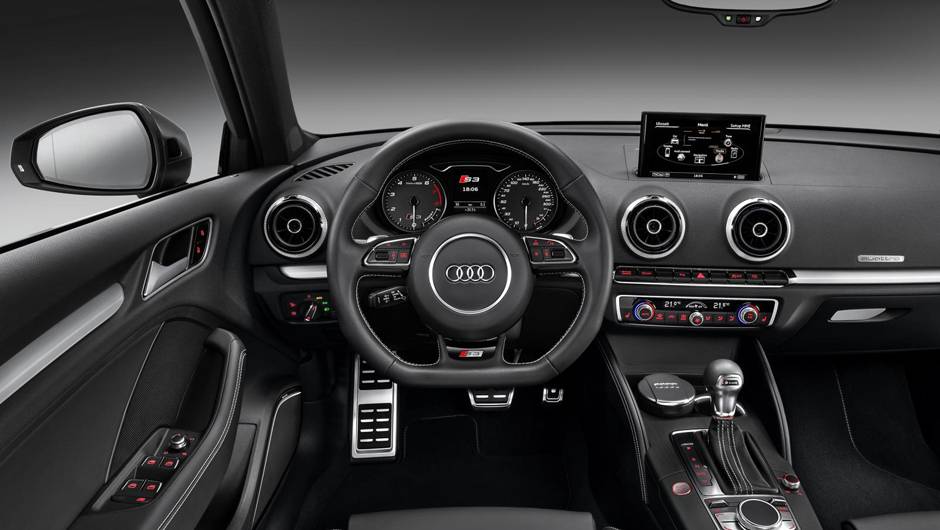 O interior tem volante esportivo e apliques de alumínio pela cabine | <a href="https://beta-develop.quatrorodas.abril.com.br/saloes/genebra/2013/audi-s3-sportback-734757.shtml" rel="migration">Leia mais</a> O interior tem volante esportivo e apliques de alumínio pela cabine | <a href="https://beta-develop.quatrorodas.abril.com.br/saloes/genebra/2013/audi-s3-sportback-734757.shtml" rel="migration">Leia mais</a>