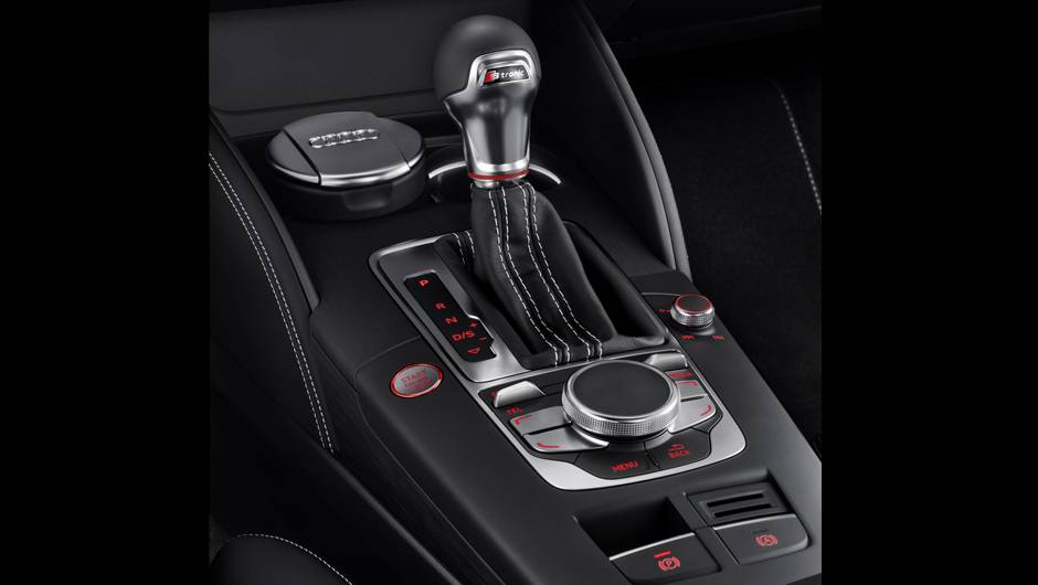 A transmissão automatizada S tronic com dupla embreagem é oferecida como opcional | <a href="%20https://beta-develop.quatrorodas.abril.com.br/saloes/genebra/2013/audi-s3-sportback-734757.shtml" rel="migration">Leia mais</a> A transmissão automatizada S tronic com dupla embreagem é oferecida como opcional | <a href="%20https://beta-develop.quatrorodas.abril.com.br/saloes/genebra/2013/audi-s3-sportback-734757.shtml" rel="migration">Leia mais</a>