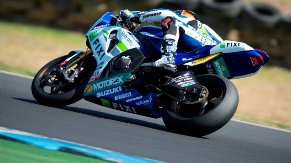 O piloto britânico da Suzuki fez o tempo de 1:31.2. <a href="https://beta-develop.quatrorodas.abril.com.br/moto/noticias/superbike-camier-lidera-2o-dia-phillip-island-733687.shtml" rel="migration">Leia mais</a>