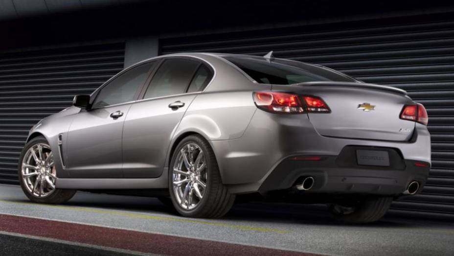 O carro vem equipado com motor 6.2 V8, que entrega 415 cavalos de potência, e a transmissão é automática, de seis velocidades | <a href="%20https://beta-develop.quatrorodas.abril.com.br/saloes/new-york/2013/chevrolet-ss-737022.shtml" rel="migration">Leia mais</a> O carro vem equipado com motor 6.2 V8, que entrega 415 cavalos de potência, e a transmissão é automática, de seis velocidades | <a href="%20https://beta-develop.quatrorodas.abril.com.br/saloes/new-york/2013/chevrolet-ss-737022.shtml" rel="migration">Leia mais</a>