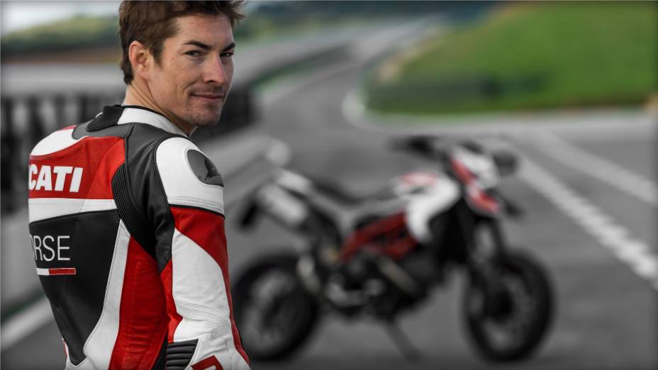 Nicky Hayden acelera a nova Ducati Hypermotard. <a href="https://beta-develop.quatrorodas.abril.com.br/moto/noticias/nicky-hayden-acelera-nova-ducati-hypermotard-veja-734029.shtml" rel="migration">Leia mais</a> Nicky Hayden acelera a nova Ducati Hypermotard. <a href="https://beta-develop.quatrorodas.abril.com.br/moto/noticias/nicky-hayden-acelera-nova-ducati-hypermotard-veja-734029.shtml" rel="migration">Leia mais</a>