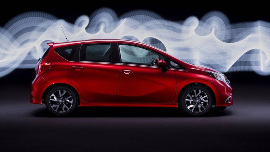 Ele é classificado pela Nissan como um "hatchback" | <a href="https://beta-develop.quatrorodas.abril.com.br/saloes/genebra/2013/nissan-note-734148.shtml" rel="migration">Leia mais</a>