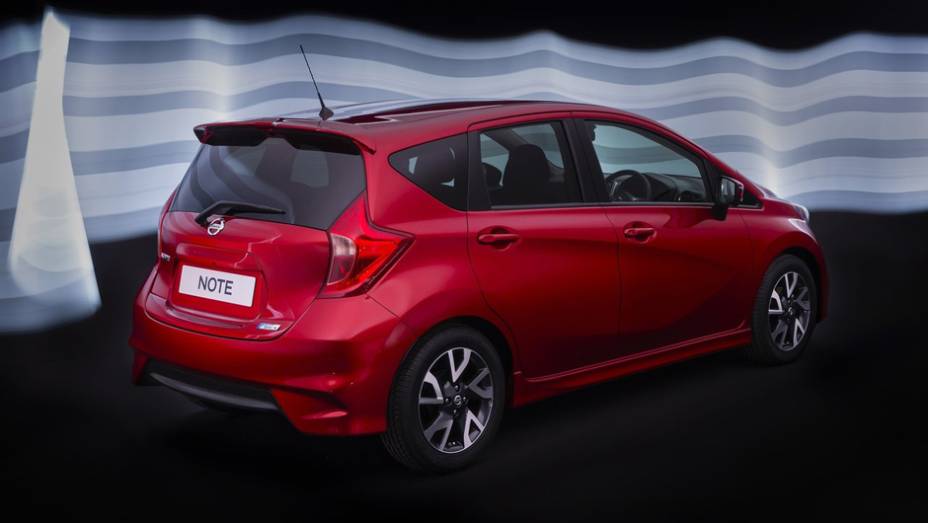 No Velho Continente, a versão de entrada usará duas opções de motor 1.2 a gasolina | <a href="%20https://beta-develop.quatrorodas.abril.com.br/saloes/genebra/2013/nissan-note-734148.shtml" rel="migration">Leia mais</a>