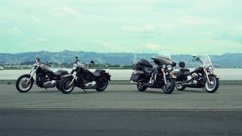 Brasil ganha quatro modelos comemorativos dos 110 anos da Harley-Davidson. <a href="https://beta-develop.quatrorodas.abril.com.br/moto/noticias/harley-davidson-faz-110-anos-prepara-festa-734354.shtml" rel="migration">Leia mais</a>