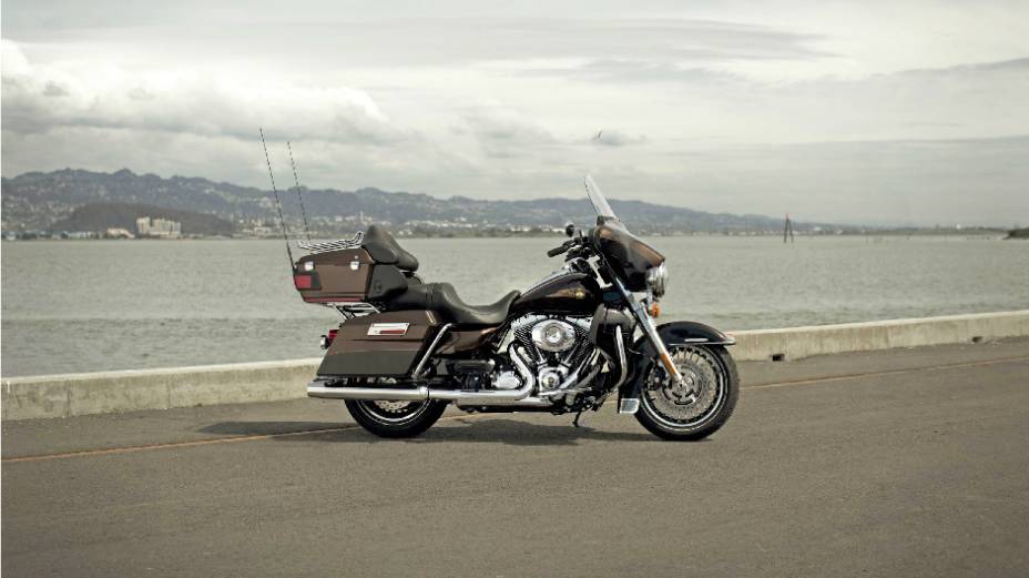 Harley-Davidson Electra Glide Ultra Limited 110th Anniversary Edition . <a href="https://beta-develop.quatrorodas.abril.com.br/moto/noticias/harley-davidson-faz-110-anos-prepara-festa-734354.shtml" rel="migration">Leia mais</a>