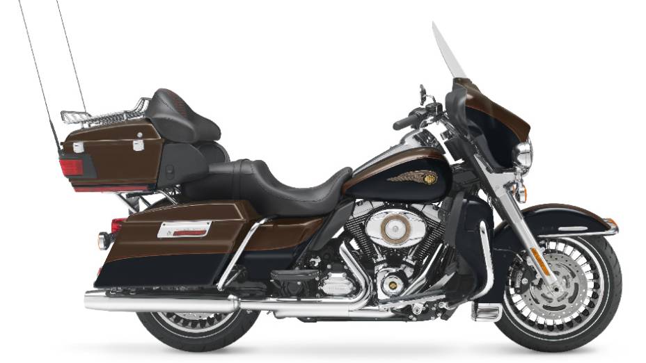 A Electra Glide Ultra Limited 110th Anniversary Edition chega às concessionárias com o preço sugerido de R$ 74.900,00. <a href="%20https://beta-develop.quatrorodas.abril.com.br/moto/noticias/harley-davidson-faz-110-anos-prepara-festa-734354.shtml" rel="migration">Leia mais</a>