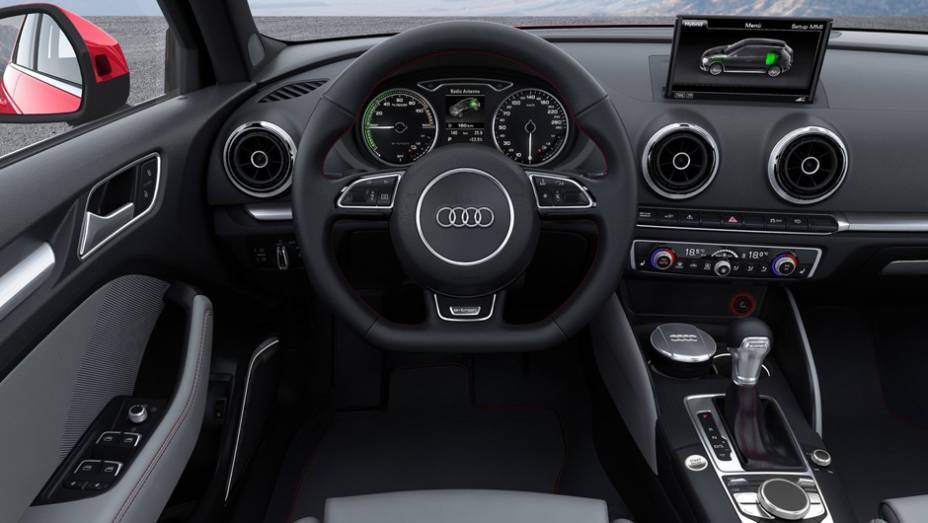 O A3 e-tron pode ser impulsionado nos modos h&iacute;brido (com os dois motores funcionando simultaneamente), el&eacute;trico ou apenas com gasolina | <a href="%20https://beta-develop.quatrorodas.abril.com.br/saloes/genebra/2013/audi-a3-e-tron-734416.shtml" rel="migration">Leia mais</a>