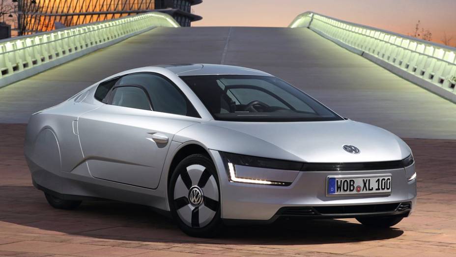 A Volkswagen revelou novos dados técnicos sobre o XL1, modelo supereconômico da marca alemã | <a href="%20https://beta-develop.quatrorodas.abril.com.br/saloes/genebra/2013/vw-xl1-734390.shtml" rel="migration">Leia mais</a>