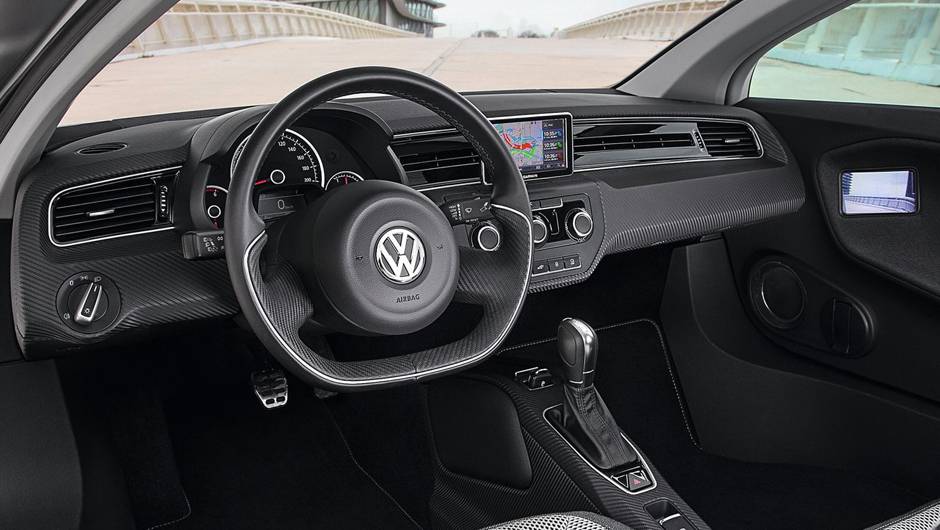 Segundo a VW, o XL1 poder&aacute; acelerar de 0 a 100 km/h em 12,7 segundos e chegar aos 160 km/h. A fabricante afirma que ser&aacute; poss&iacute;vel rodar at&eacute; 50 quil&ocirc;metros apenas com eletricidade | <a href="%20https://beta-develop.quatrorodas.abril.com.br/saloes/genebra/2013/vw-xl1-73439" rel="migration"></a>