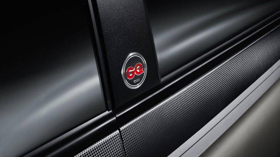 Trata-se da GQ, feita com a colabora&ccedil;&atilde;o da revista masculina de mesmo nome | <a href="%20https://beta-develop.quatrorodas.abril.com.br/saloes/genebra/2013/fiat-500-gq-734565.shtml" rel="migration">Leia mais</a>