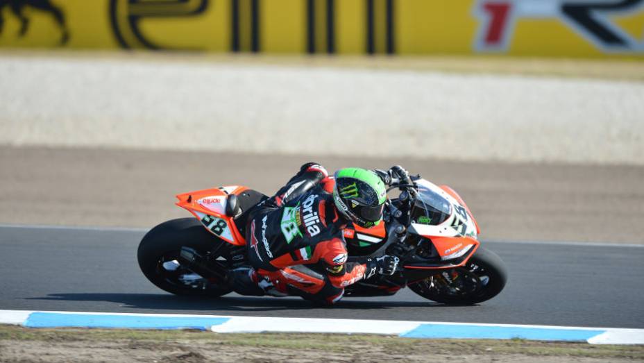 Aprilia domina corridas em Phillip Island. <a href="https://beta-develop.quatrorodas.abril.com.br/moto/noticias/sbk-aprilia-domina-corridas-phillip-island-734484.shtml" rel="migration">Leia mais</a>