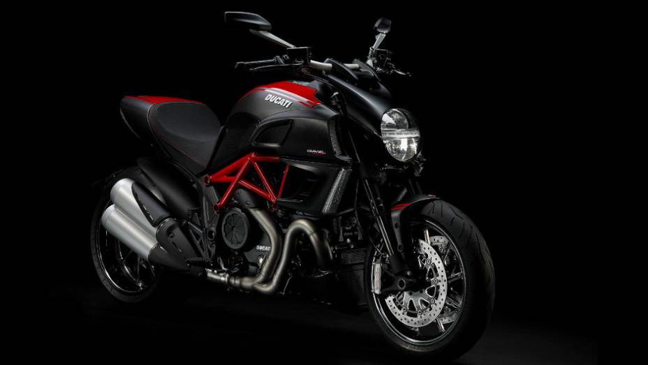 Seu motor é um Testastretta 11° de 1.198,4 cc refrigerado a líquido com dois cilindros em L a 90°, com 4 válvulas por cilindro. <a href="%20https://beta-develop.quatrorodas.abril.com.br/moto/noticias/ducati-diavel-custara-partir-r-58-900-734688.shtml" rel="migration">Leia mais</a> Seu motor é um Testastretta 11° de 1.198,4 cc refrigerado a líquido com dois cilindros em L a 90°, com 4 válvulas por cilindro. <a href="%20https://beta-develop.quatrorodas.abril.com.br/moto/noticias/ducati-diavel-custara-partir-r-58-900-734688.shtml" rel="migration">Leia mais</a>