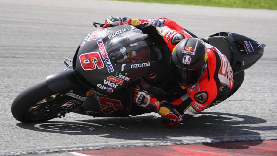 Alemão Stefan Bradl ficou com o quarto tempo em Sepang. <a href="https://beta-develop.quatrorodas.abril.com.br/moto/noticias/motogp-pedrosa-mais-rapido-sepang-734603.shtml" rel="migration">Leia mais</a>