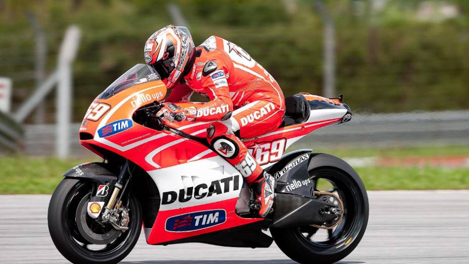 Nicky Hayden levou sua Ducati ao nono lugar em Sepang. <a href="https://beta-develop.quatrorodas.abril.com.br/moto/noticias/motogp-pedrosa-mais-rapido-sepang-734603.shtml" rel="migration">Leia mais</a>