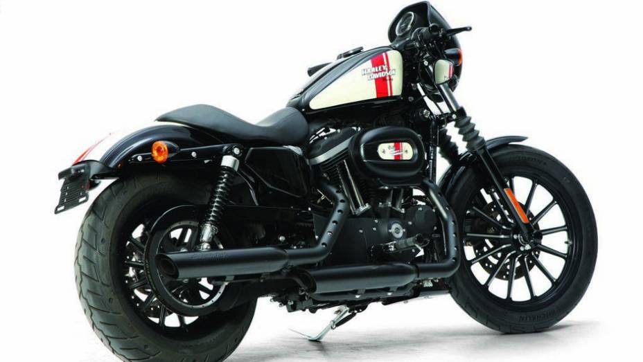 Existem apenas 25 unidades da Harley-Davidson Iron 883 Quarter Mile 2013. O pre&ccedil;o? 12.250 euros. <a href="%20https://beta-develop.quatrorodas.abril.com.br/moto/noticias/h-dlanca-edicoes-limitadas-espanha-734778.shtml" rel="migration">Leia mais</a>