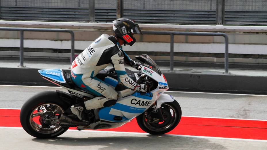 Danilo Petrucci (Came IodaRacing Project) foi o vig&eacute;simo. <a href="https://beta-develop.quatrorodas.abril.com.br/moto/noticias/motogp-lorenzo-supera-pedrosa-sepang-734732.shtml" rel="migration">Leia mais</a>