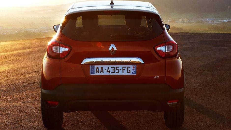 O estilo arrojado traz formas esportivas, carroceria com pintura em dois tons e teto com uma suave curvatura em dire&ccedil;&atilde;o &agrave; traseira | <a href="%20https://beta-develop.quatrorodas.abril.com.br/saloes/genebra/2013/renault-captur-734871.shtml" rel="migration">Leia mais</a>