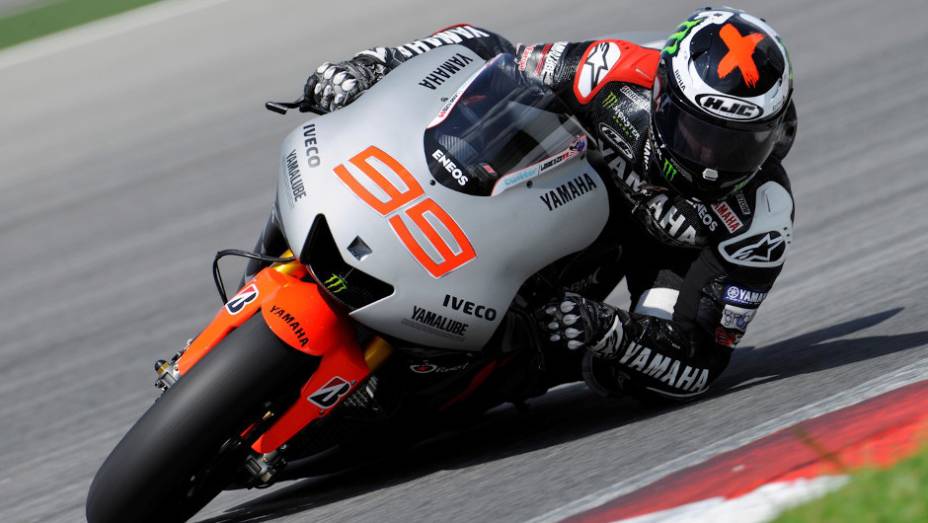 Jorge Lorenzo (Yamaha Factory Racing Team) ficou em terceiro no &uacute;ltimo dia em Sepang, mas fez o melhor tempo dos testes na quarta-feira. <a href="%20https://beta-develop.quatrorodas.abril.com.br/moto/noticias/motogp-pedrosa-lidera-ultimo-dia-sepang-734820.shtml" rel="migration">Leia mai</a>