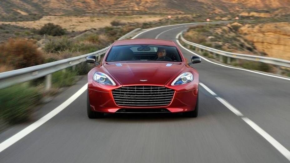 Com a cavalaria extra, o modelo agora vai de 0 a 100 km/h em 4,9 segundos | <a href="https://beta-develop.quatrorodas.abril.com.br/saloes/genebra/2013/aston-martin-rapide-s-2013-734925.shtml" rel="migration">Leia mais</a>