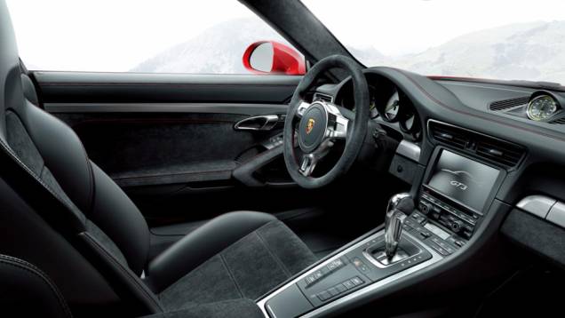 A marca ainda não revelou as opções de motorização do novo 911 GT3 | <a href="https://beta-develop.quatrorodas.abril.com.br/saloes/genebra/2013/porsche-911-gt3-735214.shtml" rel="migration">Leia mais</a> A marca ainda não revelou as opções de motorização do novo 911 GT3 | <a href="https://beta-develop.quatrorodas.abril.com.br/saloes/genebra/2013/porsche-911-gt3-735214.shtml" rel="migration">Leia mais</a>