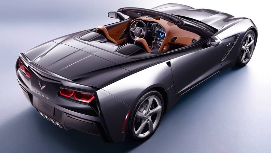 O modelol vem equipado com o mesmo motor 6.2 V8 de 450 cavalos de potência do Corvette Stingray coupé | <a href="%20https://beta-develop.quatrorodas.abril.com.br/saloes/genebra/2013/chevrolet-corvette-stingray-conversivel-735080.shtml" rel="migration">Leia mais</a> O modelol vem equipado com o mesmo motor 6.2 V8 de 450 cavalos de potência do Corvette Stingray coupé | <a href="%20https://beta-develop.quatrorodas.abril.com.br/saloes/genebra/2013/chevrolet-corvette-stingray-conversivel-735080.shtml" rel="migration">Leia mais</a>