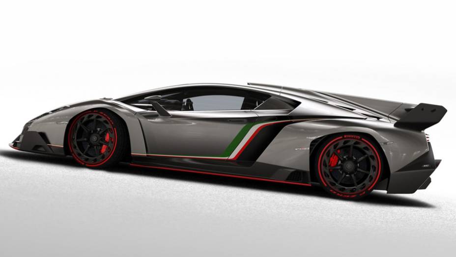 Ela tem jeito de carro de super-herói, e parece ser mesmo | <a href="https://beta-develop.quatrorodas.abril.com.br/saloes/genebra/2013/lamborghini-veneno-735176.shtml" rel="migration">Leia mais</a>