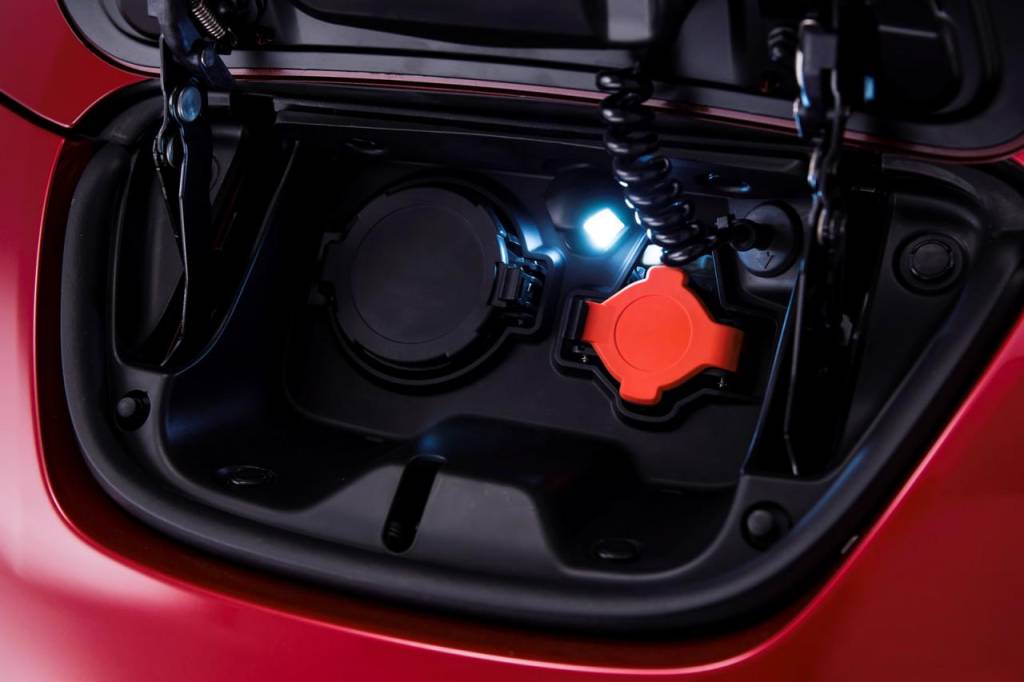 Mas a principal alteração diz respeito ao sistema de alta voltagem, que inclui o motor elétrico | <a href="%20https://beta-develop.quatrorodas.abril.com.br/saloes/genebra/2013/nissan-leaf-versao-europeia-735259.shtml" rel="migration">Leia mais</a> Mas a principal alteração diz respeito ao sistema de alta voltagem, que inclui o motor elétrico | <a href="%20https://beta-develop.quatrorodas.abril.com.br/saloes/genebra/2013/nissan-leaf-versao-europeia-735259.shtml" rel="migration">Leia mais</a>
