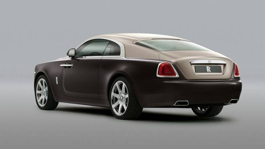 Finalmente, o modelo teve fotos oficiais e informações reveladas | <a href="https://beta-develop.quatrorodas.abril.com.br/saloes/genebra/2013/rolls-royce-wraith-734658.shtml" rel="migration">Leia mais</a>