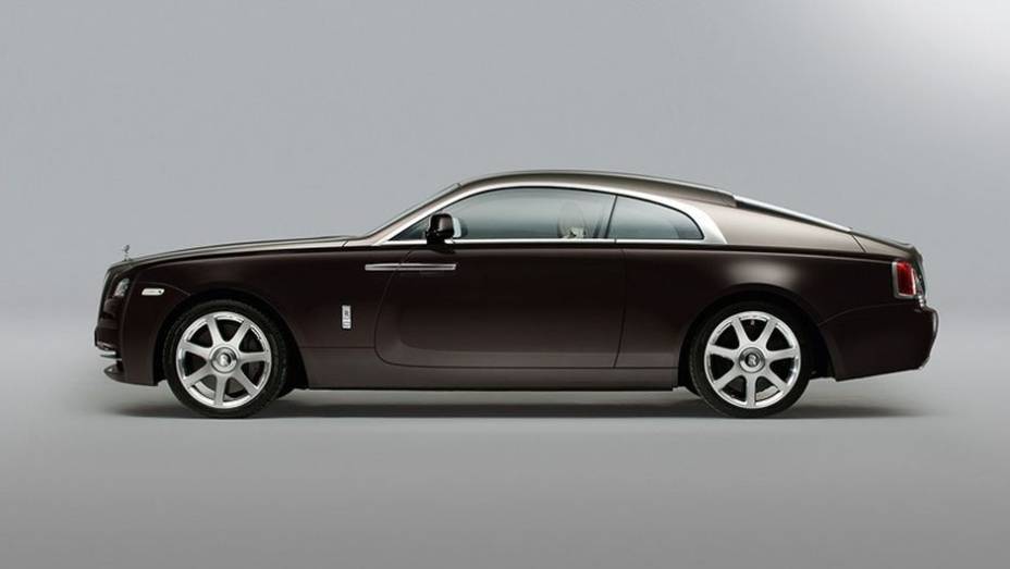 O fastback, segundo a Rolls-Royce, é o mais potente já produzido pela montadora | <a href="%20https://beta-develop.quatrorodas.abril.com.br/saloes/genebra/2013/rolls-royce-wraith-734658.shtml" rel="migration">Leia mais</a>