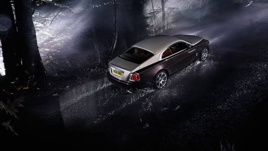 O motor V12 entrega 624 cavalos de potencia e 81,4 kgfm de torque, sendo que a transmissão é automática, de oito marchas | <a href="%20https://beta-develop.quatrorodas.abril.com.br/saloes/genebra/2013/rolls-royce-wraith-734658.shtml" rel="migration">Leia mais</a> O motor V12 entrega 624 cavalos de potencia e 81,4 kgfm de torque, sendo que a transmissão é automática, de oito marchas | <a href="%20https://beta-develop.quatrorodas.abril.com.br/saloes/genebra/2013/rolls-royce-wraith-734658.shtml" rel="migration">Leia mais</a>