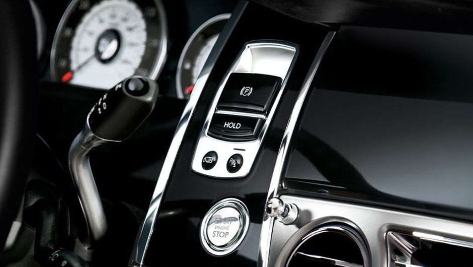 O Rolls-Royce Wraith dever&aacute; chegar ao mercado europeu no &uacute;ltimo trimestre do ano | <a href="%20https://beta-develop.quatrorodas.abril.com.br/saloes/genebra/2013/rolls-royce-wraith-734658.shtml" rel="migration">Leia mais</a>