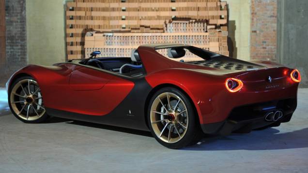 A falta de para-brisa no Sergio faz com que seus ocupantes precisem utilizar capacetes | <a href="https://beta-develop.quatrorodas.abril.com.br/saloes/genebra/2013/pininfarina-sergio-concept-735126.shtml" rel="migration">Leia mais</a> A falta de para-brisa no Sergio faz com que seus ocupantes precisem utilizar capacetes | <a href="https://beta-develop.quatrorodas.abril.com.br/saloes/genebra/2013/pininfarina-sergio-concept-735126.shtml" rel="migration">Leia mais</a>