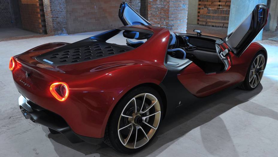 O acesso ao carro é feito por meio de portas que abrem para cima, com um ângulo de 45 graus | <a href="%20https://beta-develop.quatrorodas.abril.com.br/saloes/genebra/2013/pininfarina-sergio-concept-735126.shtml" rel="migration">Leia mais</a> O acesso ao carro é feito por meio de portas que abrem para cima, com um ângulo de 45 graus | <a href="%20https://beta-develop.quatrorodas.abril.com.br/saloes/genebra/2013/pininfarina-sergio-concept-735126.shtml" rel="migration">Leia mais</a>